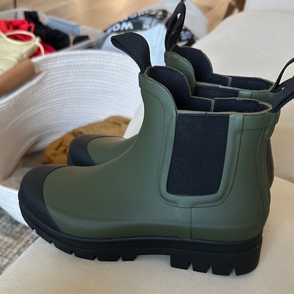 Everlane Green and Black Chelsea Rain Boots - Picture 4 of 6